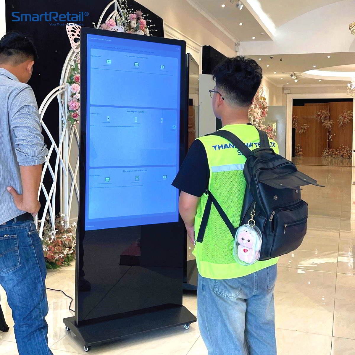 Ảnh 6 của Màn hình cảm ứng chân đứng 32 inch | Màn hình Standee Điện Tử