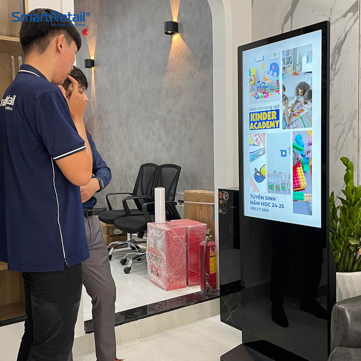 Ảnh 7 của Màn hình cảm ứng chân đứng 32 inch | Màn hình Standee Điện Tử
