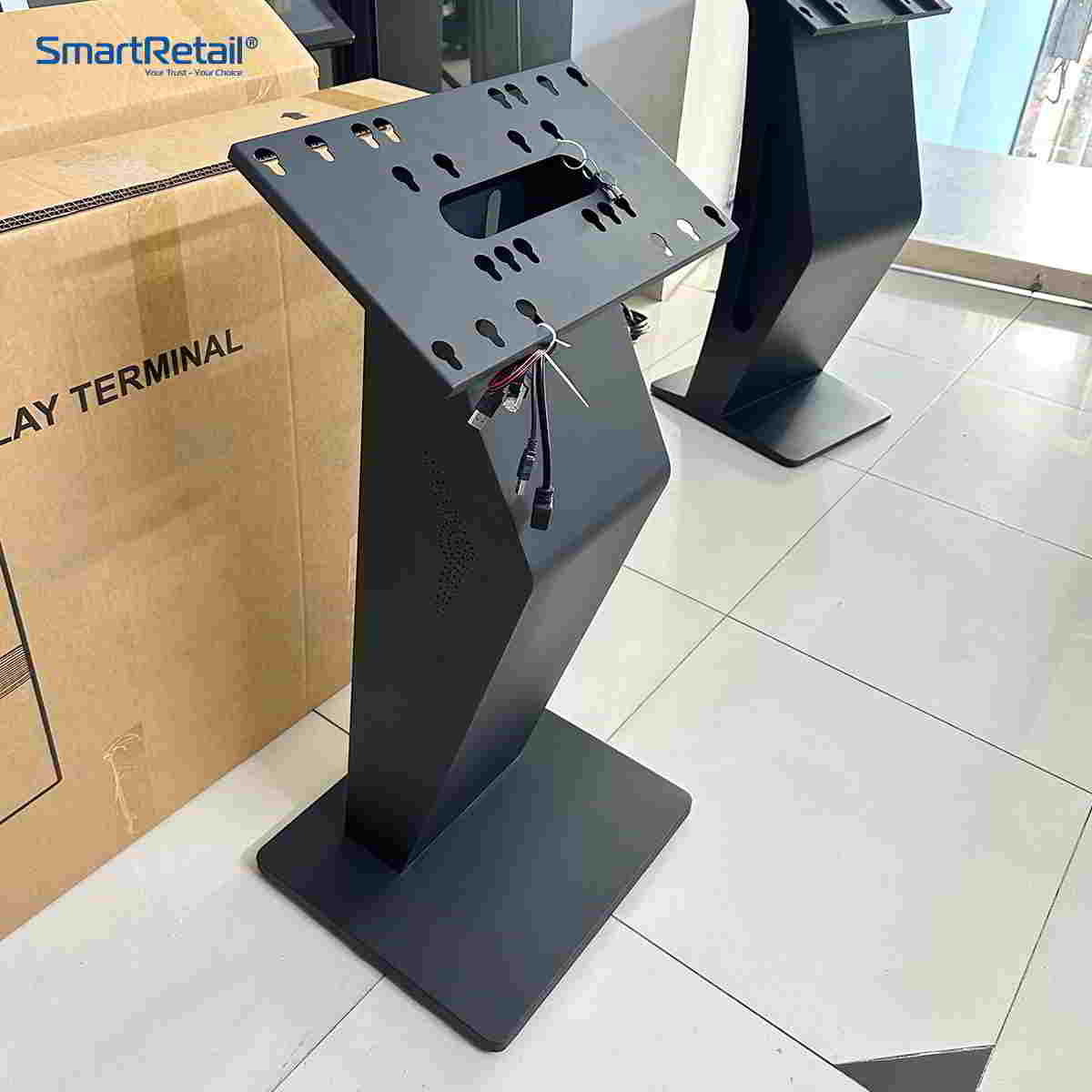 Ảnh 3 của Chân đế màn hình chân quỳ chữ K base cho màn hình cảm ứng 27 – 32 inch